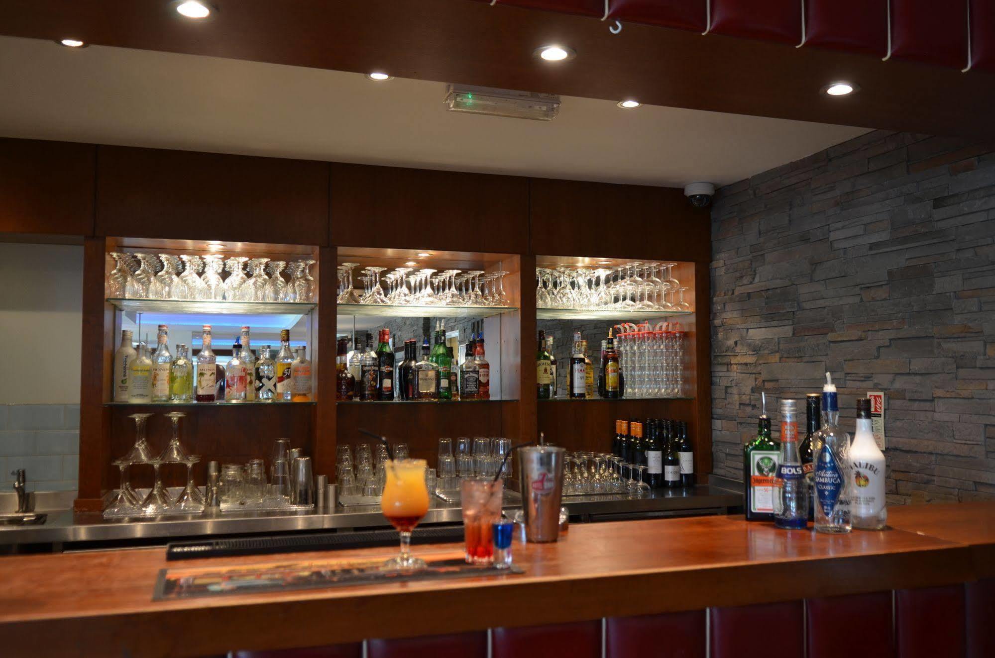 7Hotel Diner Halstead  Extérieur photo